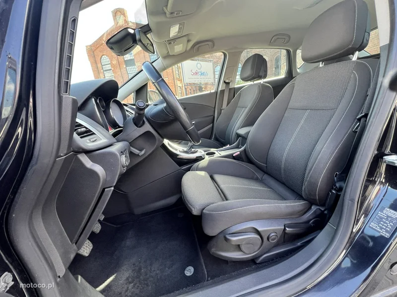 Opel Astra J 9