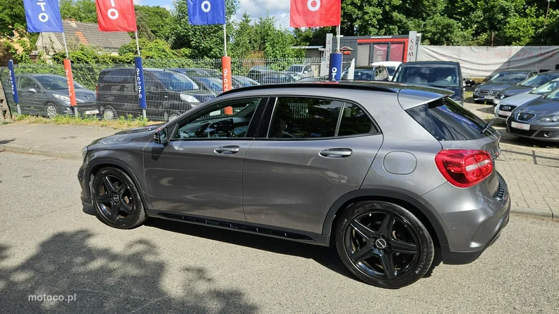 Mercedes-Benz GLA X156 GLA 250 12