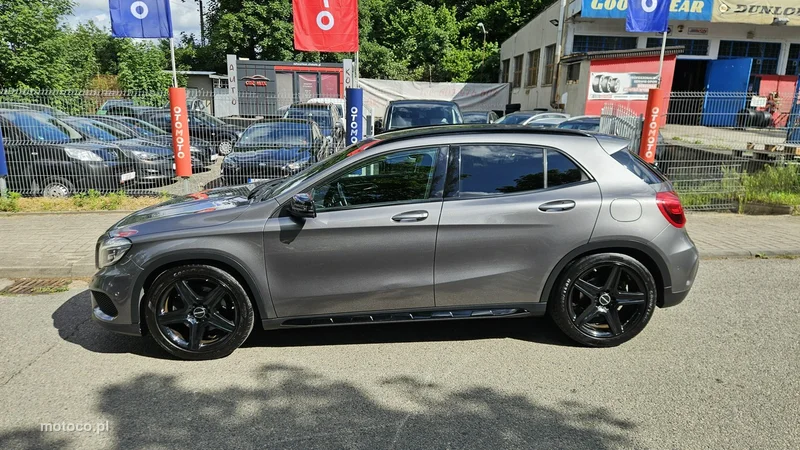 Mercedes-Benz GLA X156 GLA 250 13