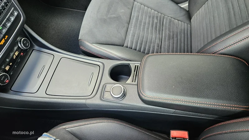 Mercedes-Benz GLA X156 GLA 250 38