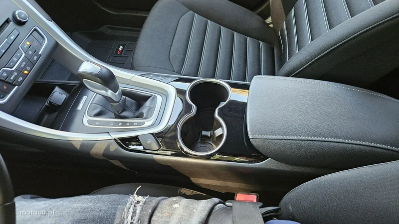 Ford Mondeo V 38