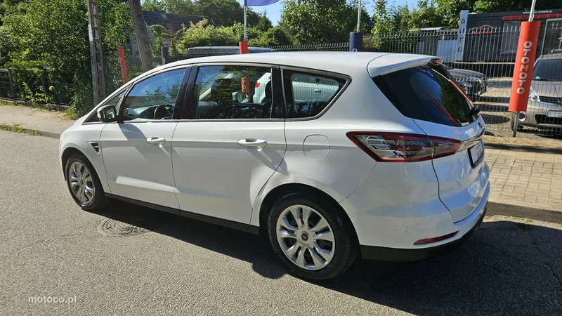 Ford S-Max II 11