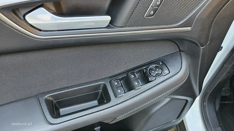 Ford S-Max II 18