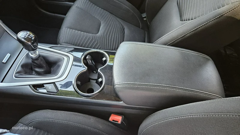 Ford S-Max II 23
