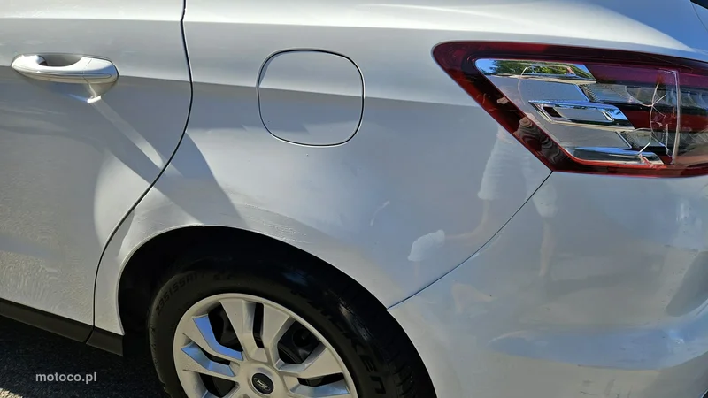 Ford S-Max II 33