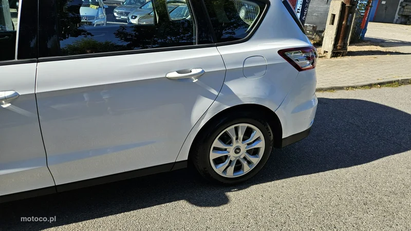 Ford S-Max II 35