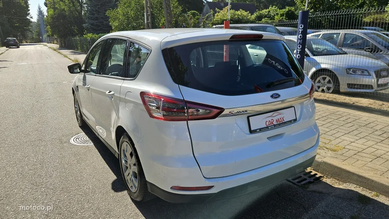 Ford S-Max II 10