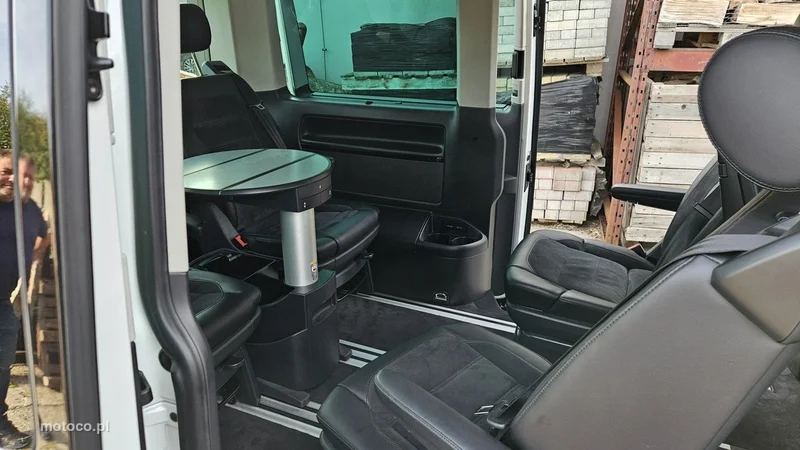 Volkswagen Multivan 25