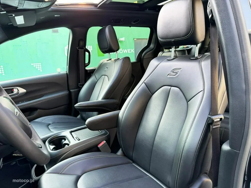 Chrysler Pacifica 11