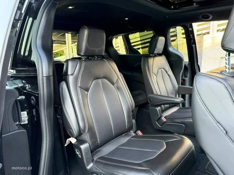 Chrysler Pacifica 14