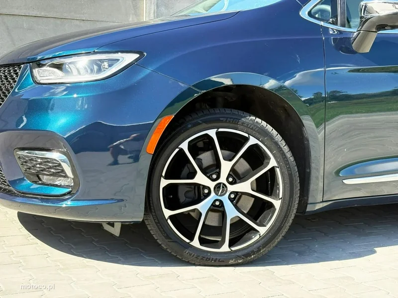 Chrysler Pacifica 11