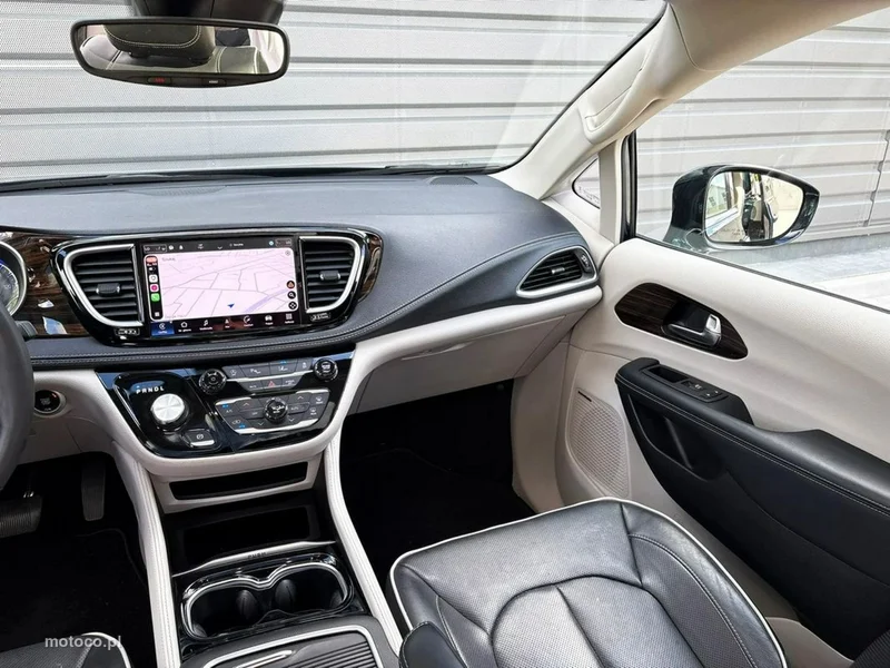 Chrysler Pacifica 21