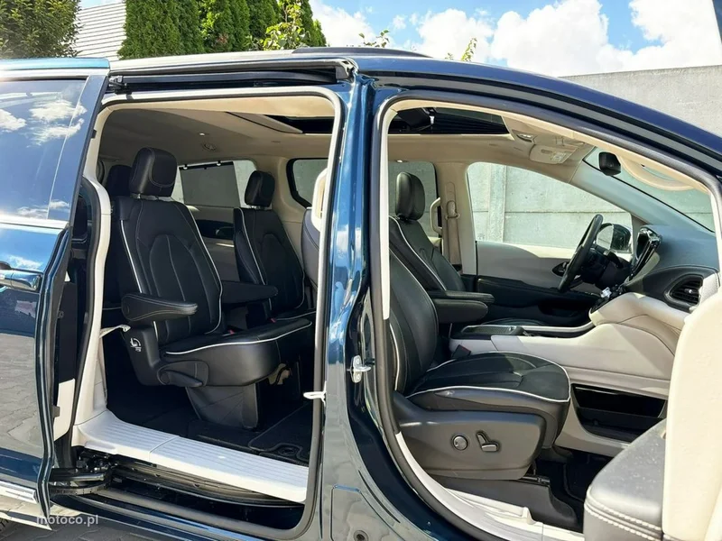 Chrysler Pacifica 24