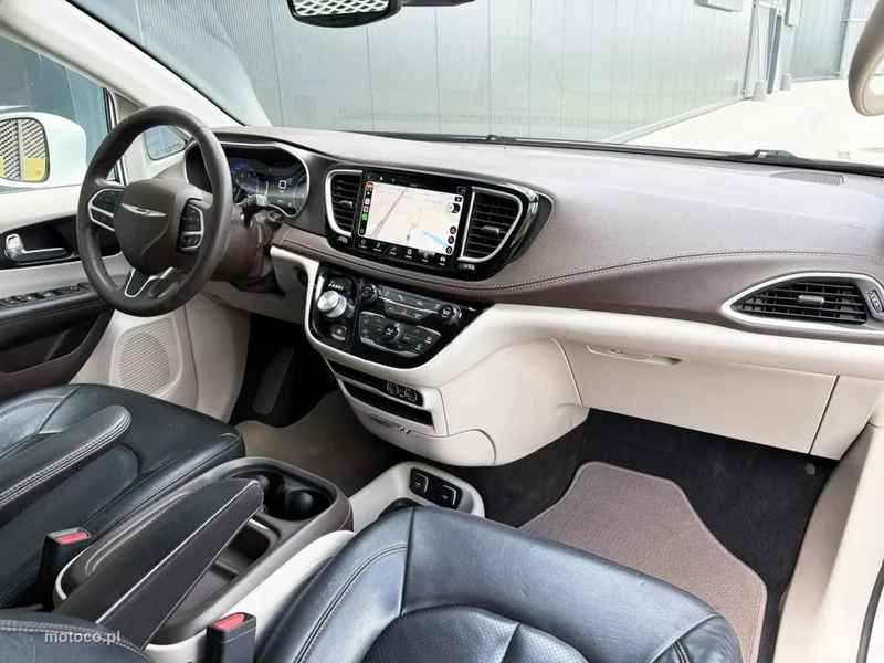 Chrysler Pacifica 15