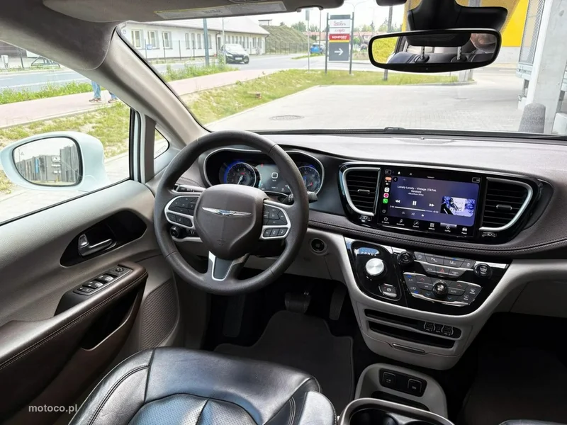 Chrysler Pacifica 16