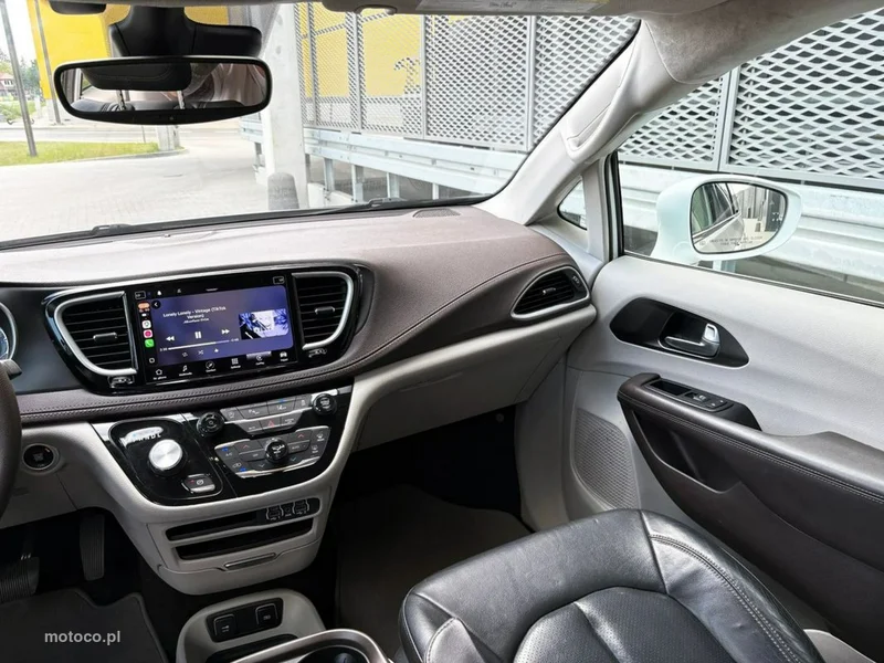 Chrysler Pacifica 18