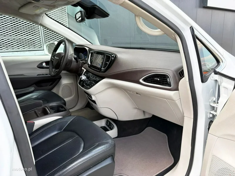 Chrysler Pacifica 19