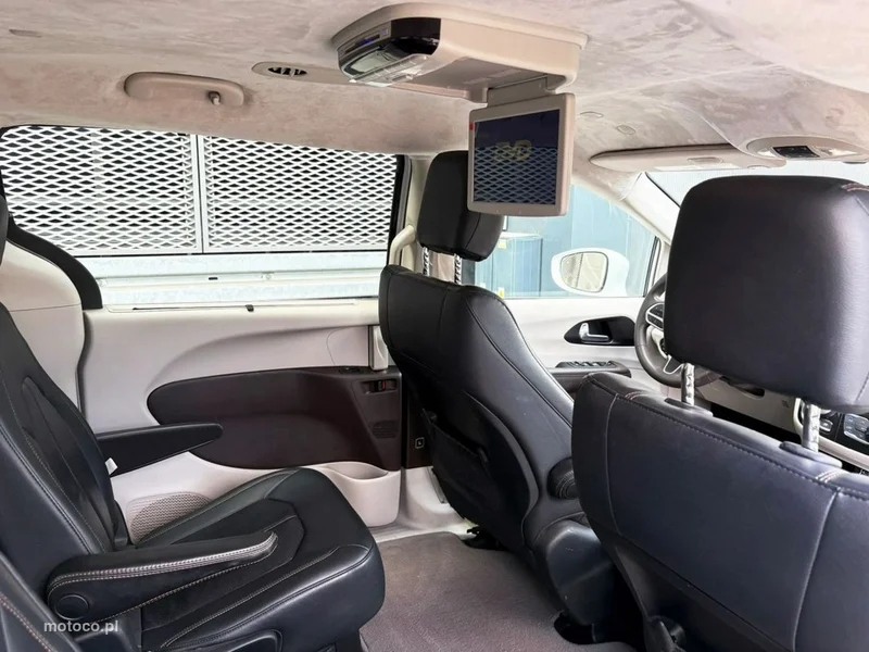 Chrysler Pacifica 21