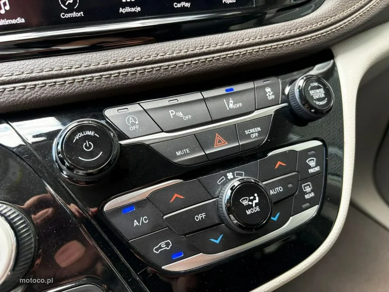 Chrysler Pacifica 37