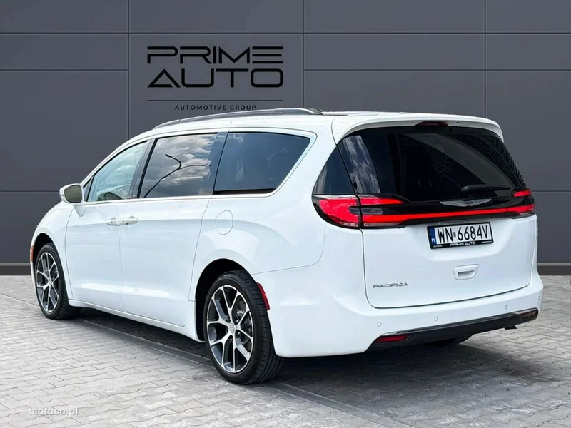 Chrysler Pacifica 5