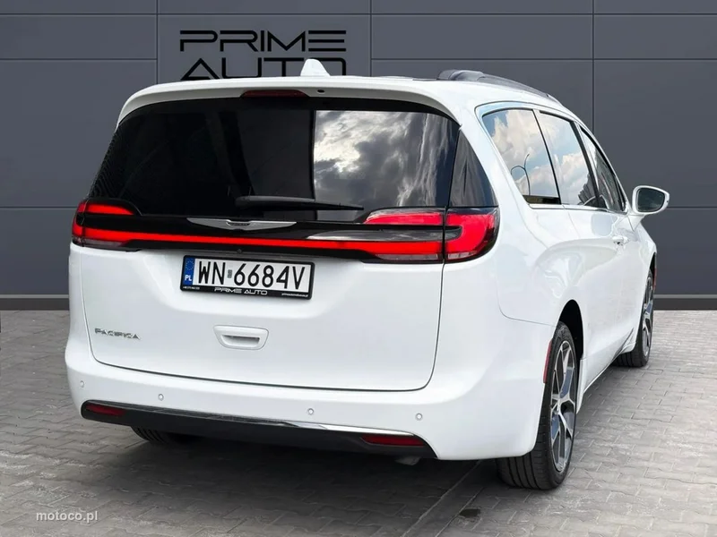 Chrysler Pacifica 9