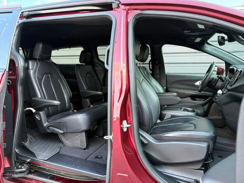 Chrysler Pacifica 12