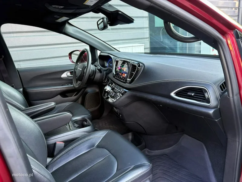 Chrysler Pacifica 13