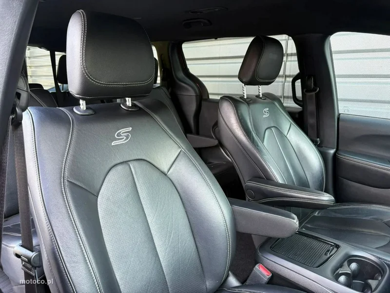 Chrysler Pacifica 14