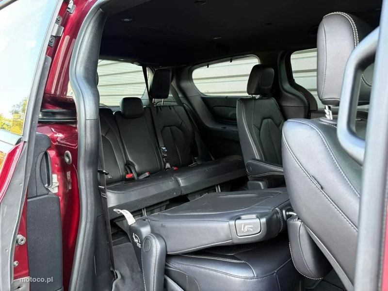 Chrysler Pacifica 15