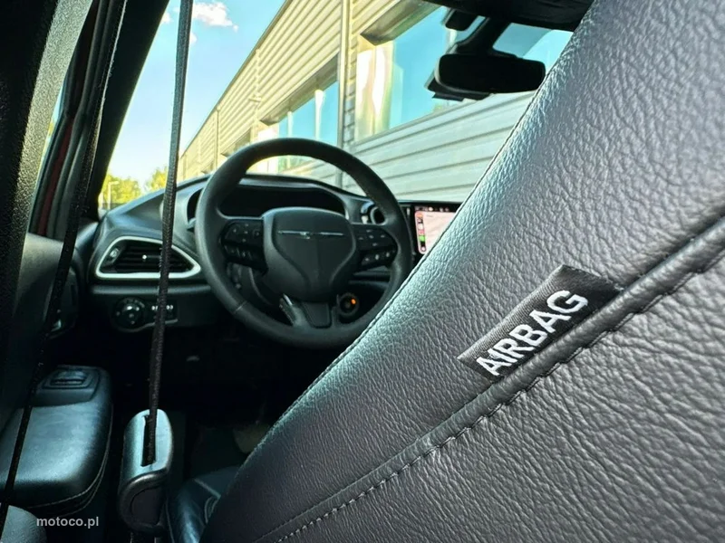 Chrysler Pacifica 30