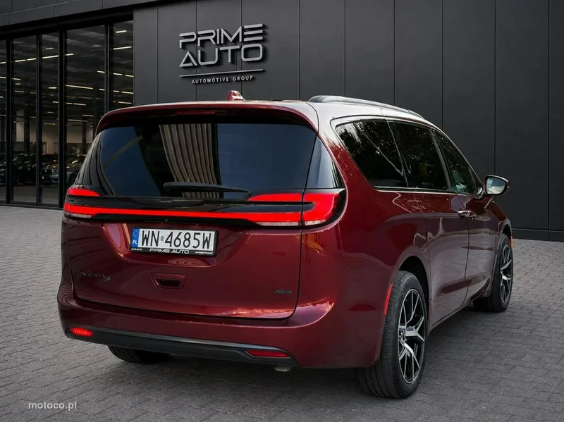 Chrysler Pacifica 9