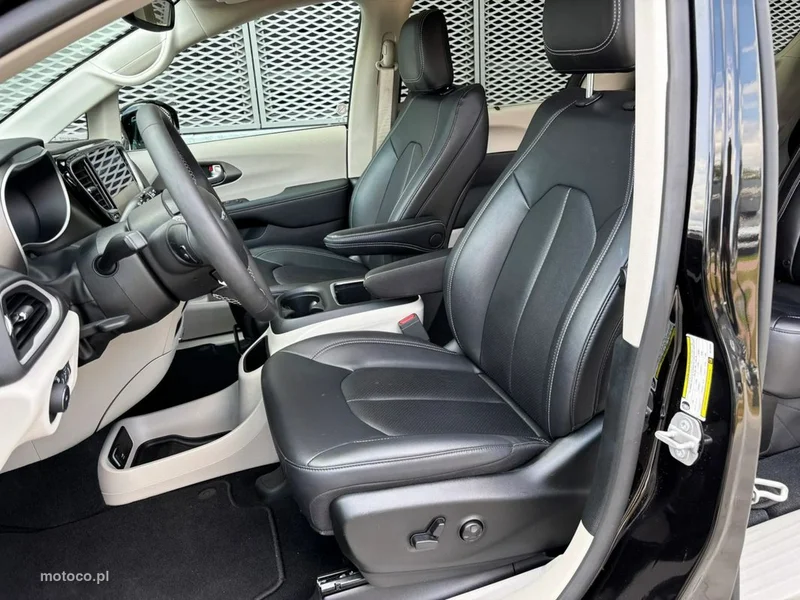 Chrysler Pacifica 13