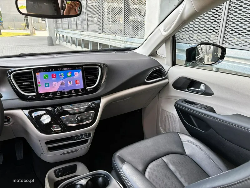 Chrysler Pacifica 16