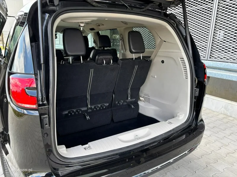 Chrysler Pacifica 35