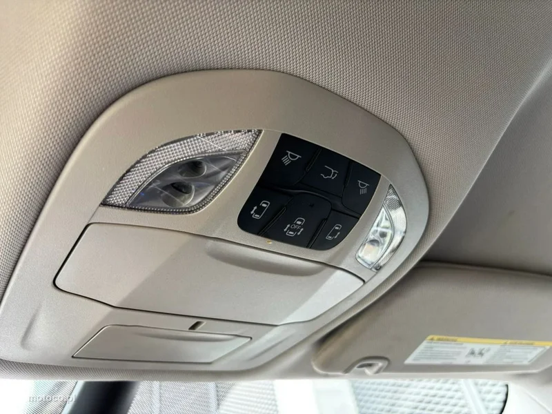 Chrysler Pacifica 36