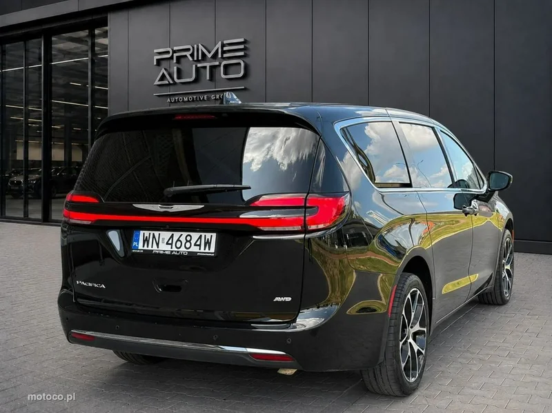 Chrysler Pacifica 8