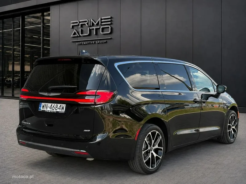 Chrysler Pacifica 9