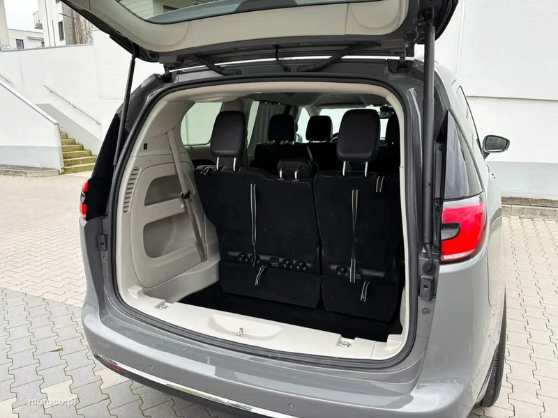 Chrysler Pacifica 16