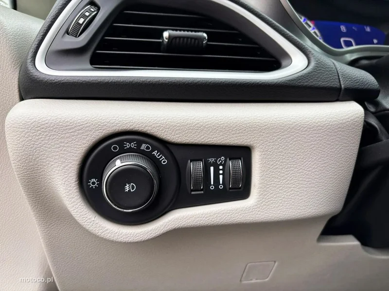 Chrysler Pacifica 37