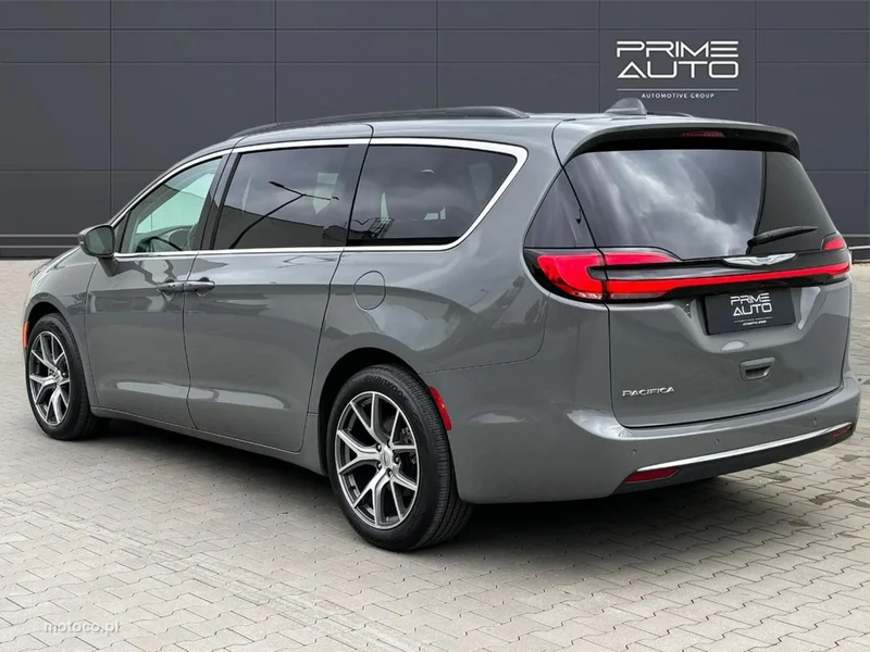 Chrysler Pacifica 8