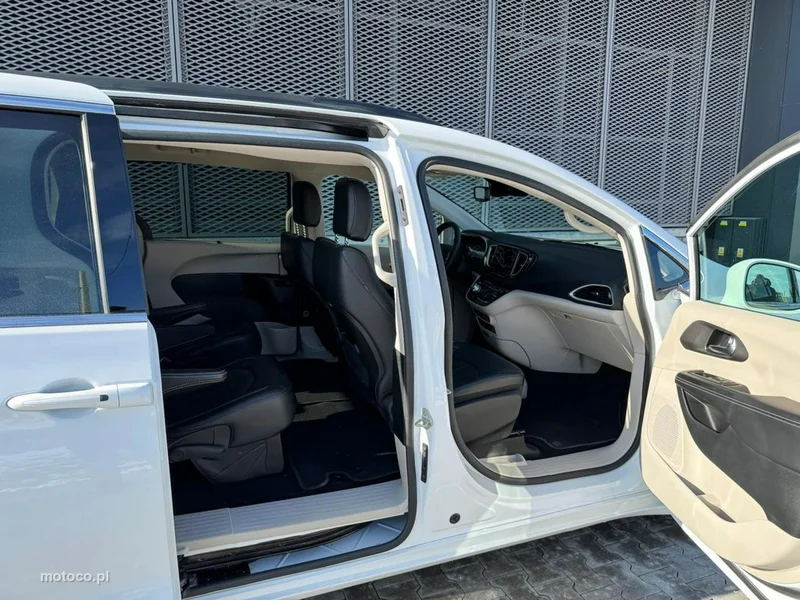 Chrysler Pacifica 13