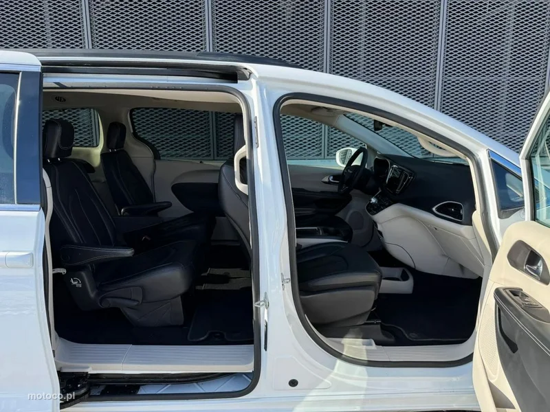 Chrysler Pacifica 14