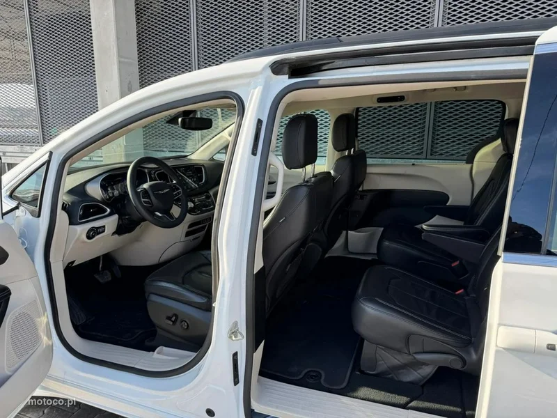 Chrysler Pacifica 15