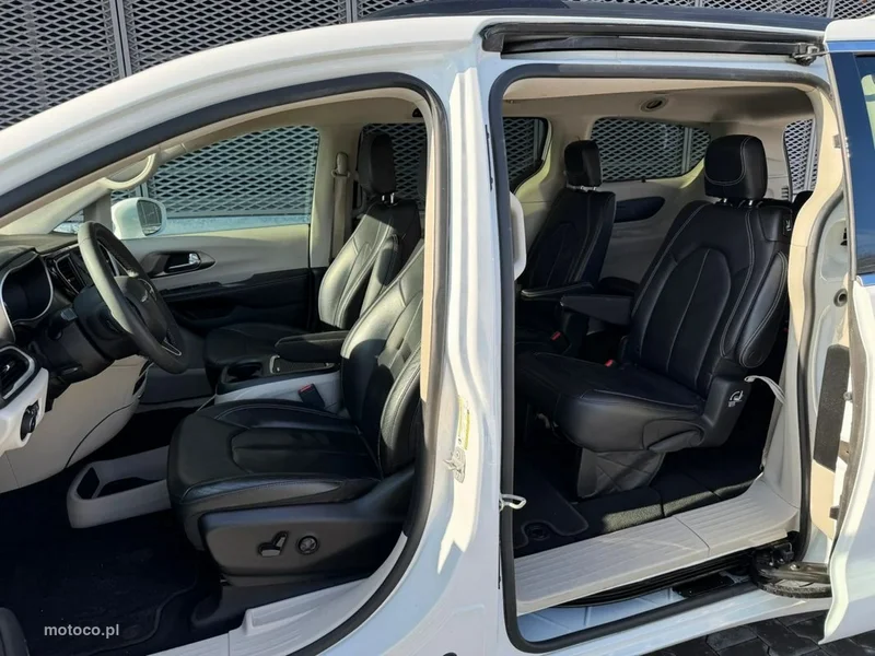 Chrysler Pacifica 16