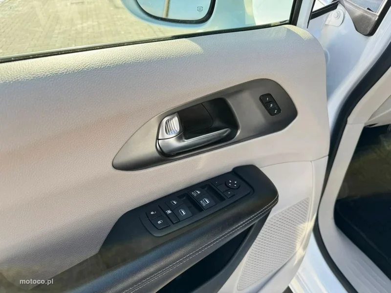 Chrysler Pacifica 24