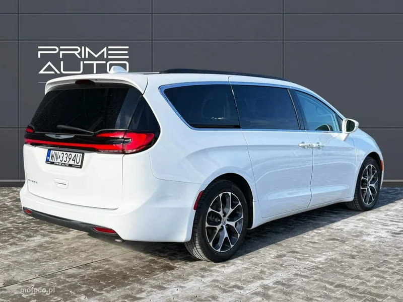 Chrysler Pacifica 8