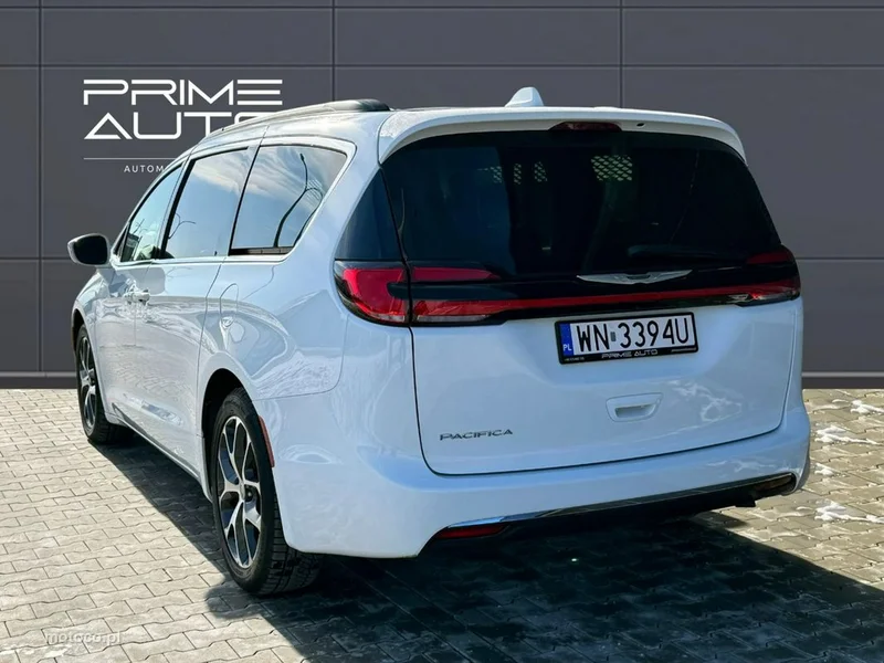 Chrysler Pacifica 9