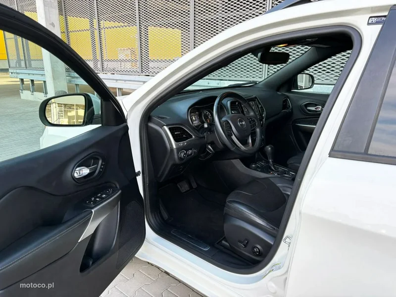 Jeep Cherokee 12