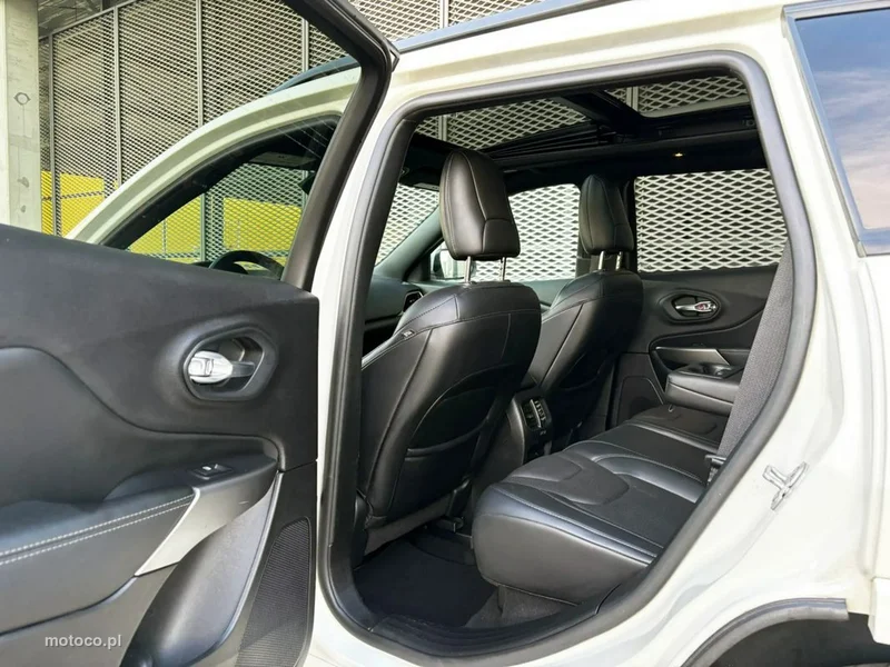 Jeep Cherokee 13