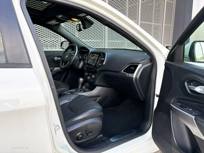 Jeep Cherokee 15